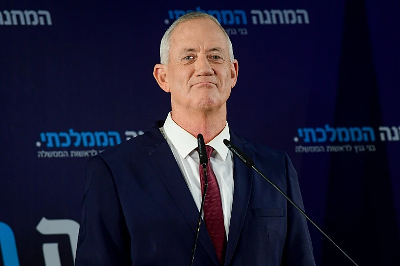 בני גנץ נואם במטה המחנה הממלכתי בליל הבחירות 2022
