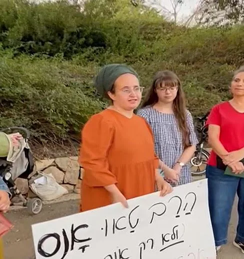 נחמה תאנה, טוענת שהרב טאו אנס אותה