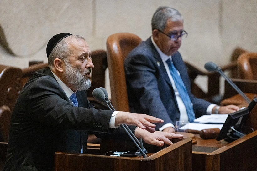 יו''ר ש''ס אריה דרעי לצידו של יו''ר הכנסת מיקי לוי