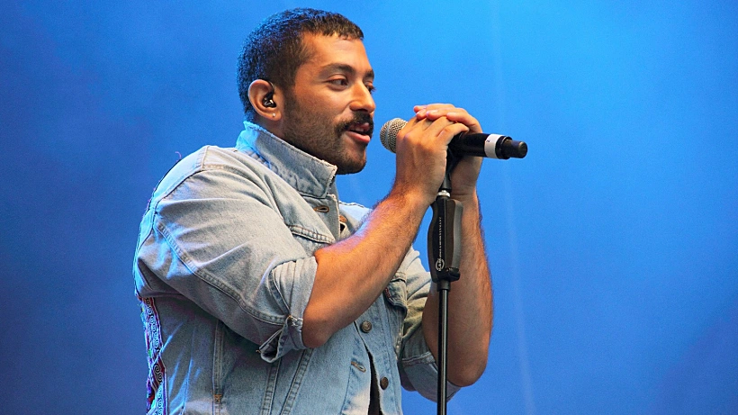 סולן משרוע לילה חאמד סינו בהופעה בלבנון