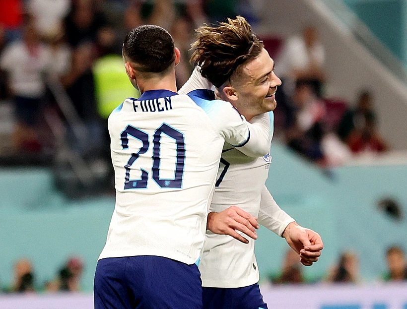 האנגלים חוגגים את השער השישי שהבקיע ג'ק גרליש