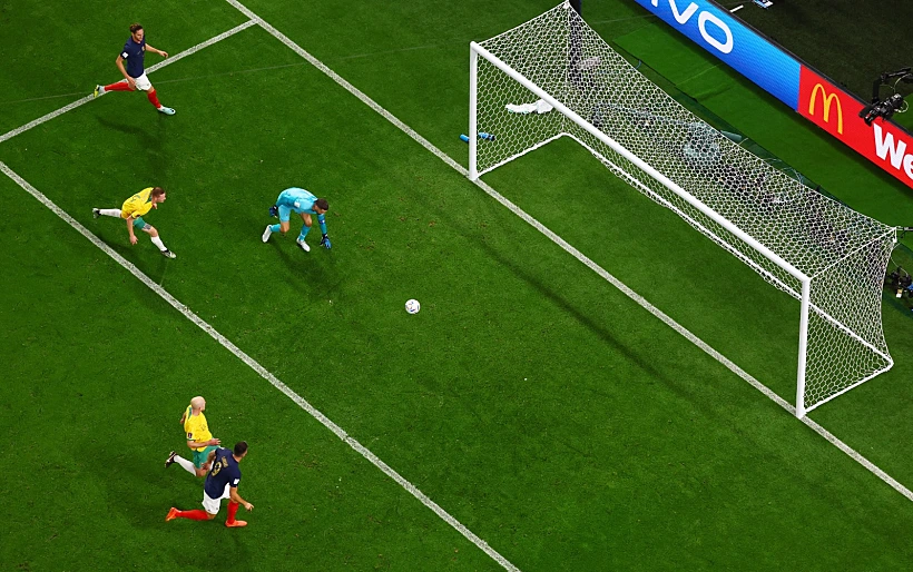 צרפת הופכת מול אוסטרליה