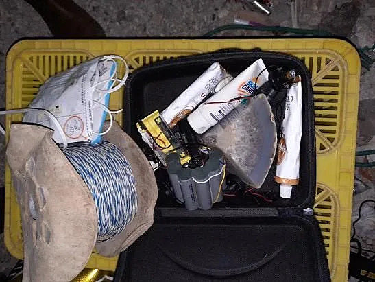 תמונות המטען שהוסגר במהלך חקירתו של החשוד ויועד להפעלה באוטובוס בדרום הארץ