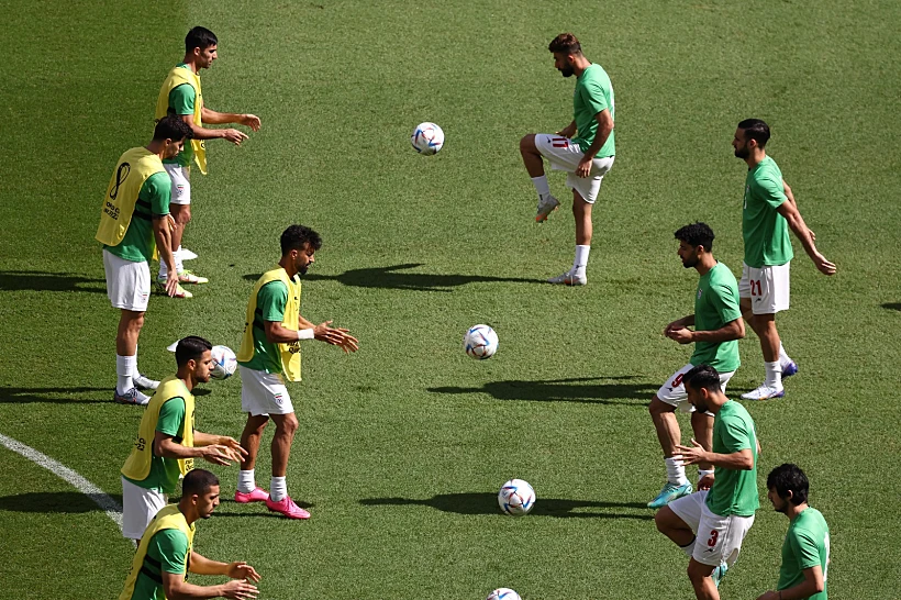 שחקני נבחרת איראן בחימום לקראת המשחק מול ויילס, מונדיאל 2022 קטר