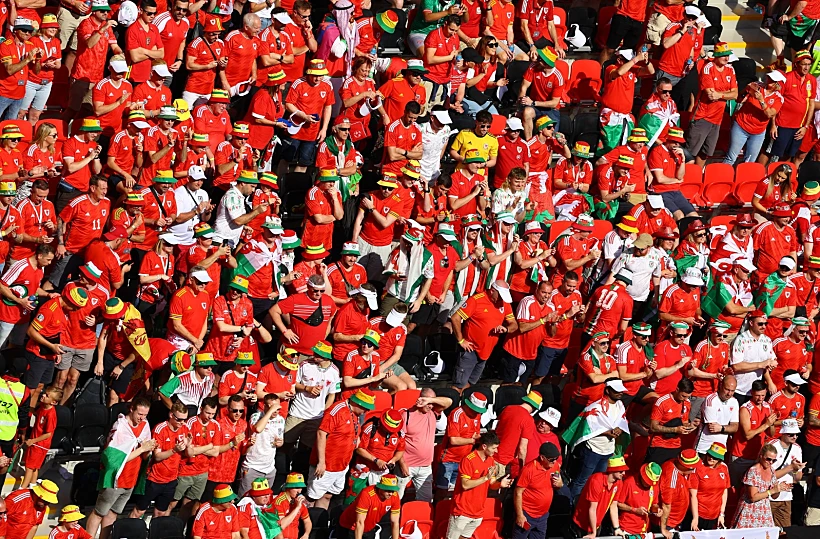 אוהדי נבחרת ויילס לפני המשחק מול איראן