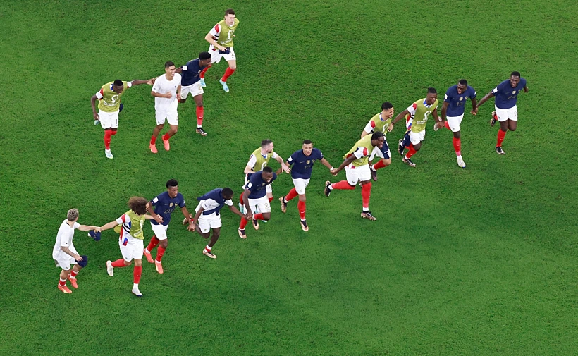 הצרפתים חוגגים את הניצחון