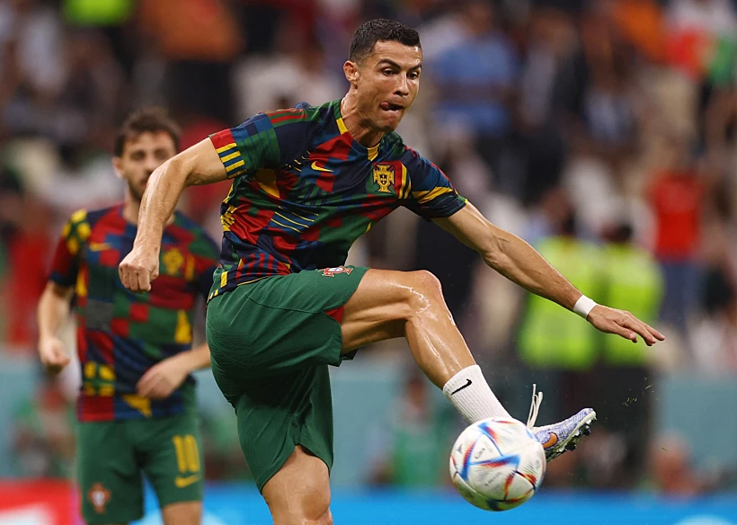 כריסטיאנו רונאלדו הפורטוגלי מתחמם לקראת המשחק מול אורוגוואי