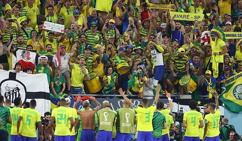 שחקני ברזיל חוגגים עם האוהדים את הניצחון על שווייץ, מונדיאל 2022 קטר