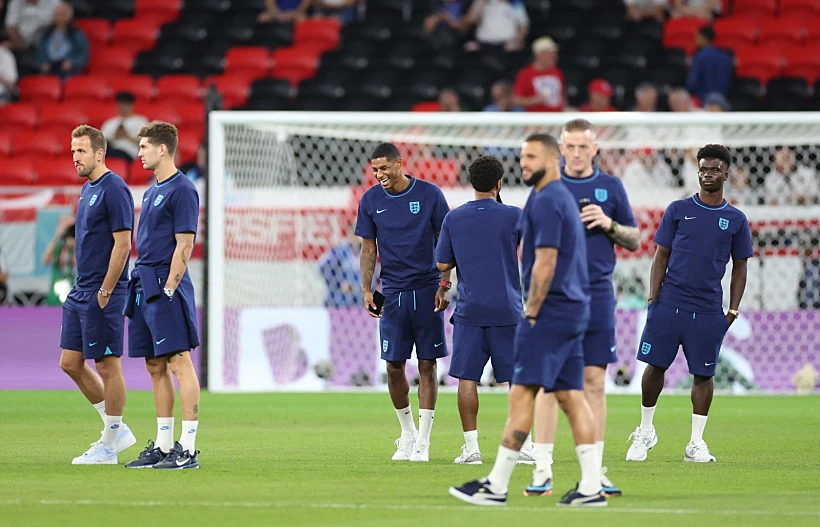 שחקני אנגליה מתחממים מונדיאל 2022 קטר