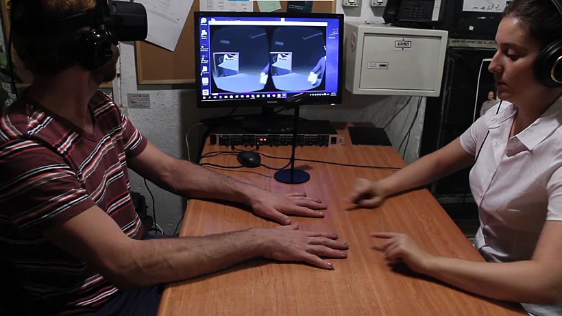 וידאו ארט של דניאל לנדאו על חושים בסביבת מציאות מדומה. צילום-דניאל לנדאו.jpg