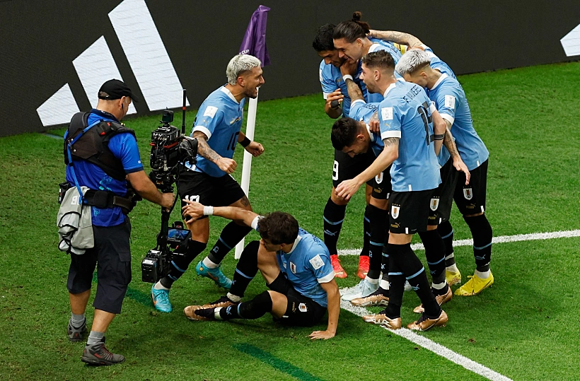 שחקני אורוגוואי חוגגים את השער השני מול גאנה