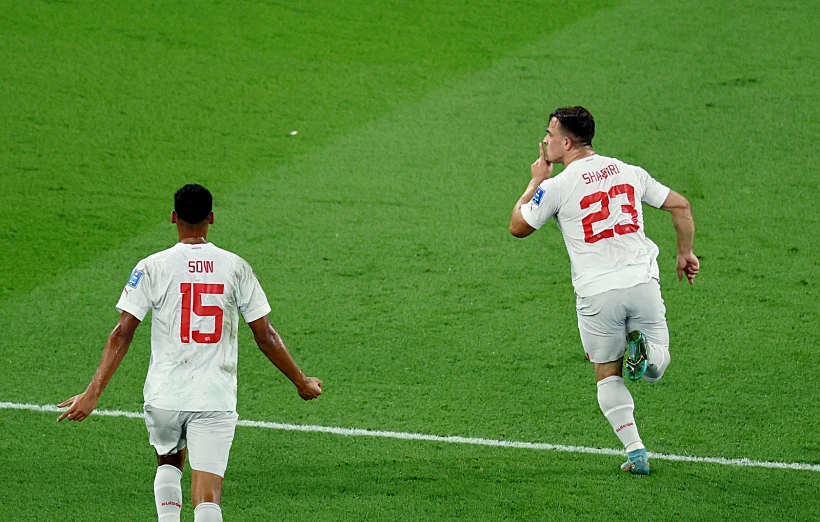 שרדאן שאקירי חוגג שער יתרון מול סרביה