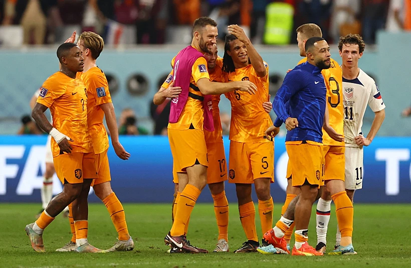 הולנד חוגגת בסיום המשחק, 1:3 על ארה''ב