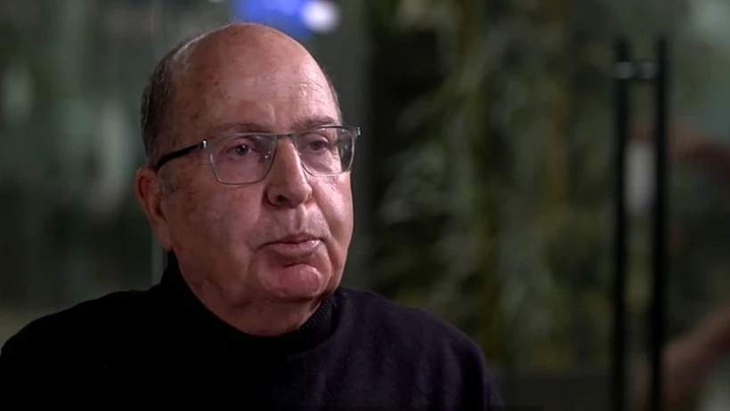 משה (בוגי) יעלון