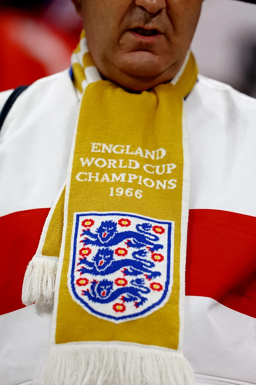 אוהד אנגליה לפני המשחק מול סנגל מונדיאל 2022 בקטר