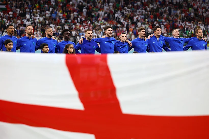 נבחרת אנגליה לפני שריקת הפתיחה למשחק מול סנגל