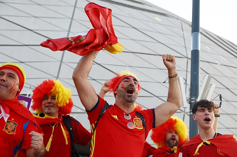 אוהדי ספרד לפני המשחק מול מרוקו מונדיאל 2022 בקטר
