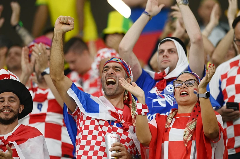 האוהדים הקרואטים באצטדיון החינוך