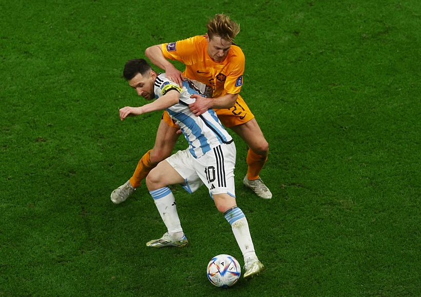 מסי ודה יונג בקרב על העלייה לחצי הגמר