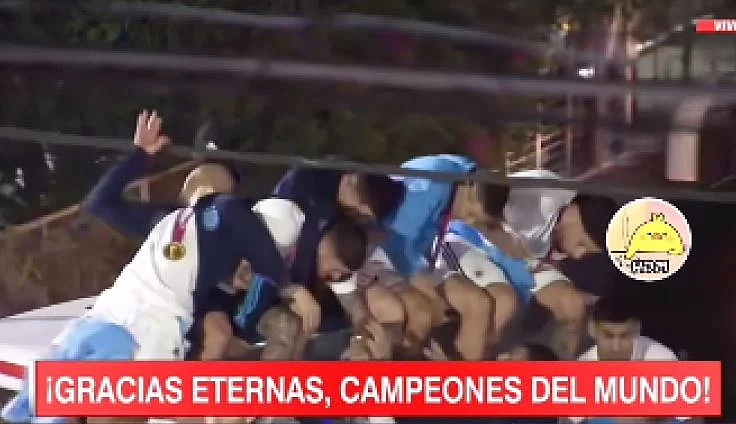 שחקני ארגנטינה מתחמקים מכבל החשמל