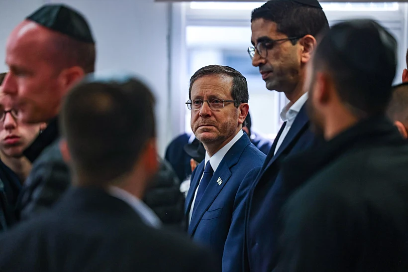 הנשיא יצחק הרצוג בהלוויית הרב חיים דרוקמן