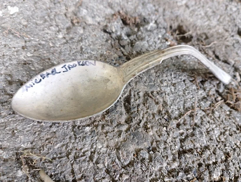 כפית, מייקל ג'קסון, אורי גלר