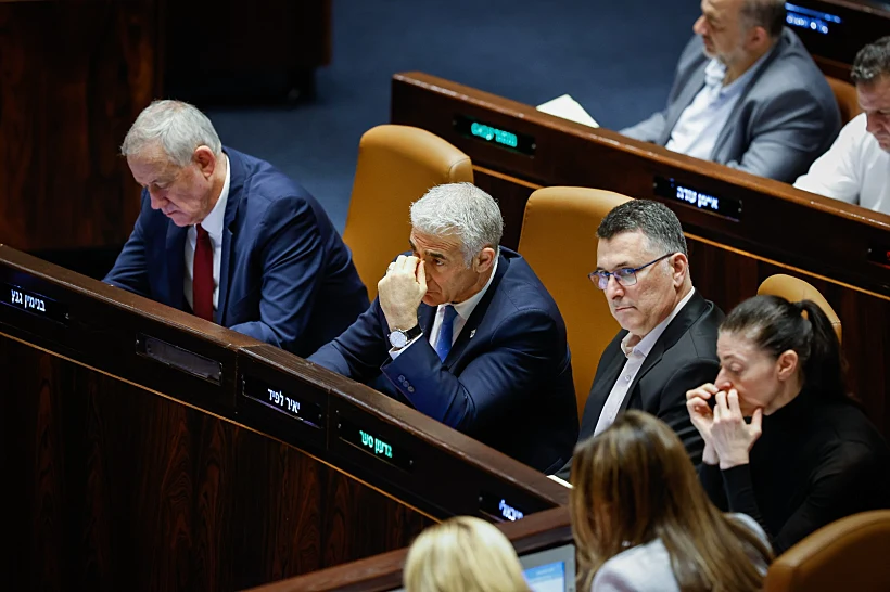 ראש הממשלה יאיר לפיד, יחד עם השרים בני גנץ, גדעון סער ומרב מיכאלי