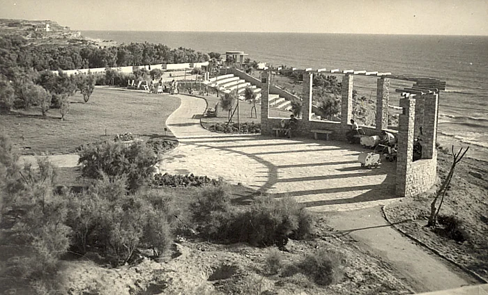 הטיילת של נתניה בשנת 1947. תמונה מתוך אתר עיריית נתניה