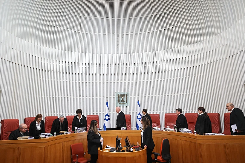 הגעת השופטים לדיון בעתירות נגד מינוי דרעי