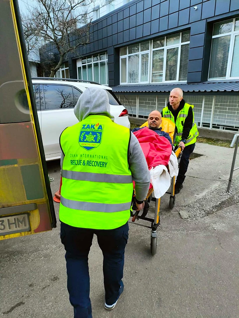 גנדי מועבר לבית החולים בקייב