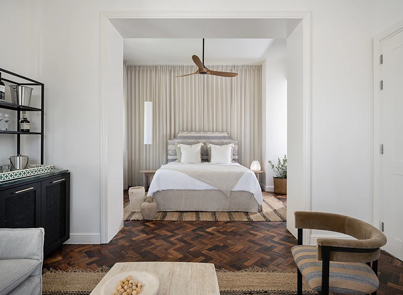 חדר במלון פרא