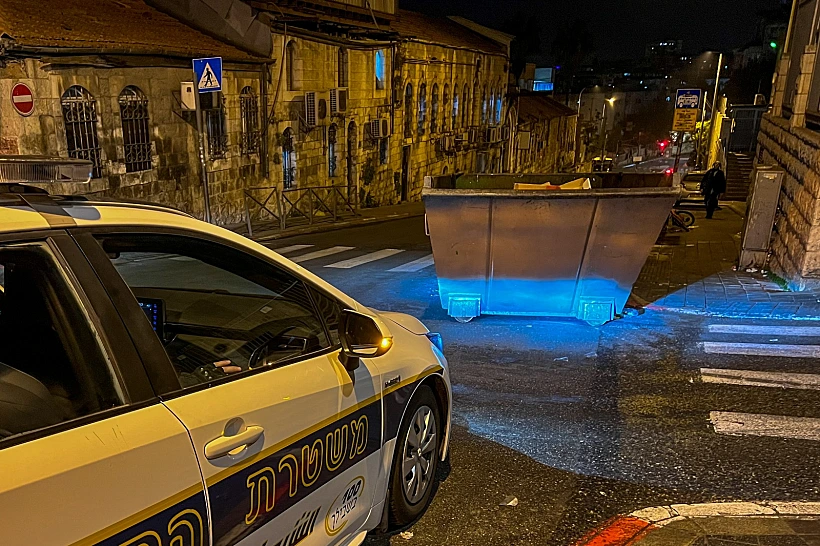 המקום בו נפצעה האישה שנפגעה מהפח שדורדר במהלך הפגנת החרדים