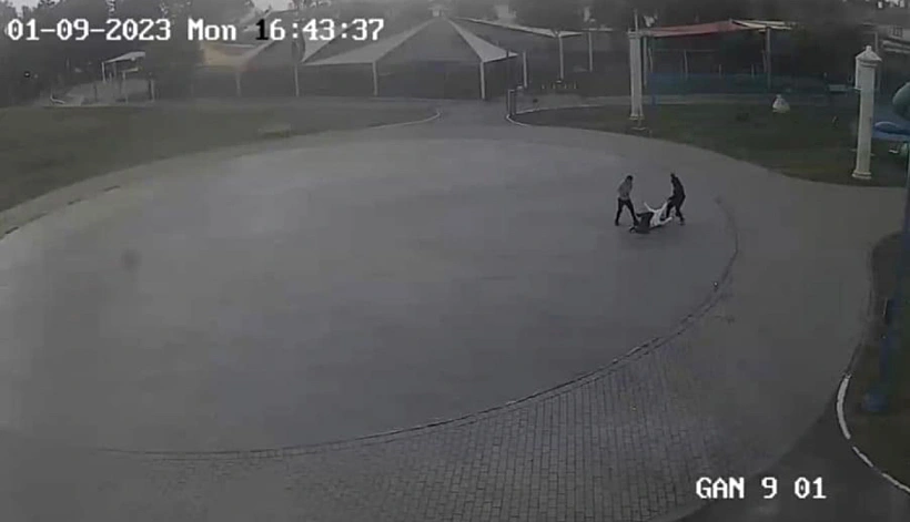 תיעוד התקיפה בגן השעשועים באור יהודה ממצלמות האבטחה
