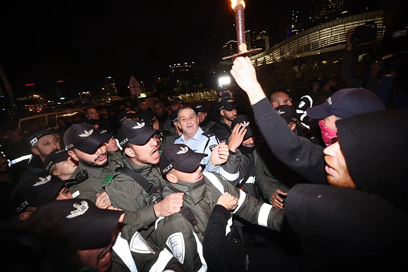 עימותים בין שוטרים למפגינים