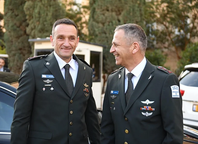 הרמטכ''ל היוצא רא''ל אביב כוכבי והרמטכ''ל הנכנס הרצי הלוי