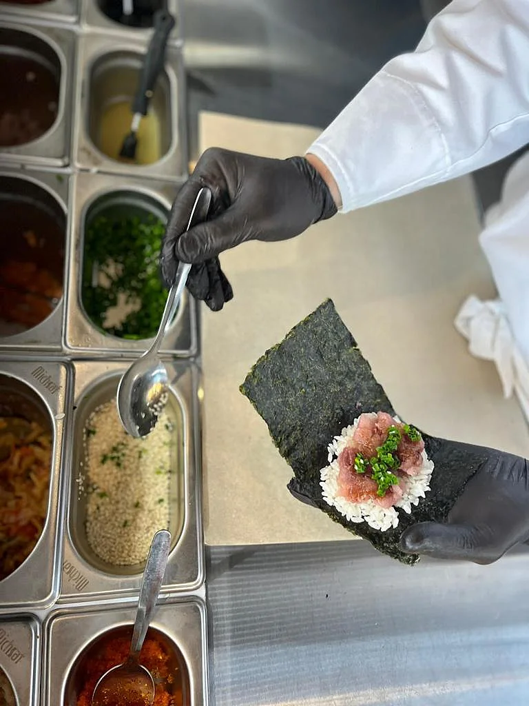 הנד רול, אוטורו, סושי