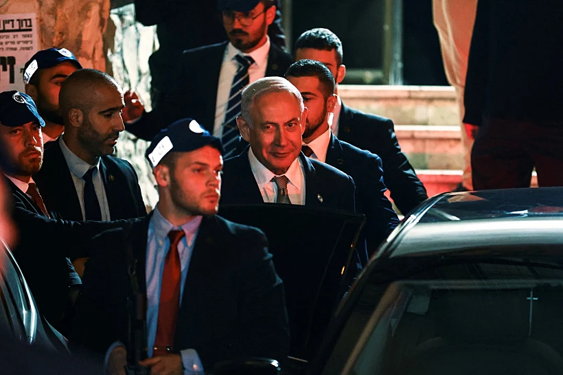 ראש הממשלה בנימין נתניהו בצאתו מביתו של יו''ר ש''ס אריה דרעי