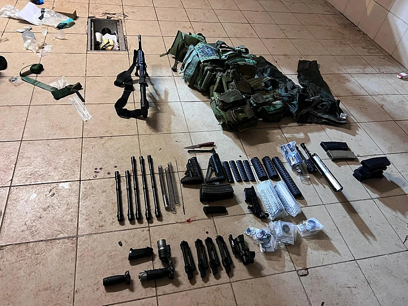 חלק מאמצעי הלחימה שנתפסו הלילה על ידי כוחות צה''ל ומג''ב