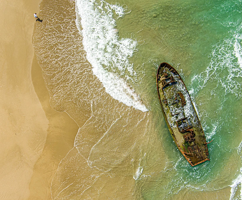 הסירה בחוף הבונים