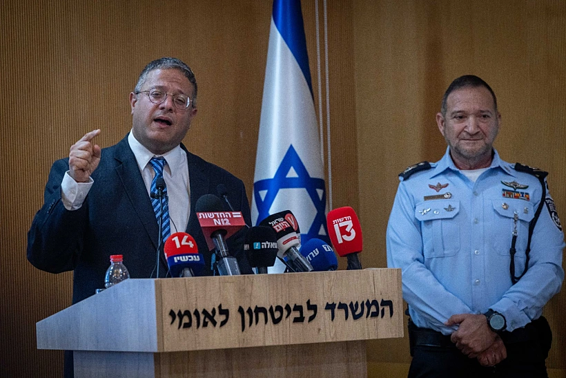 השר איתמר בן גביר והמפכ''ל קובי שבתאי במסיבת העיתונאים במשרד לביטחון לאומי