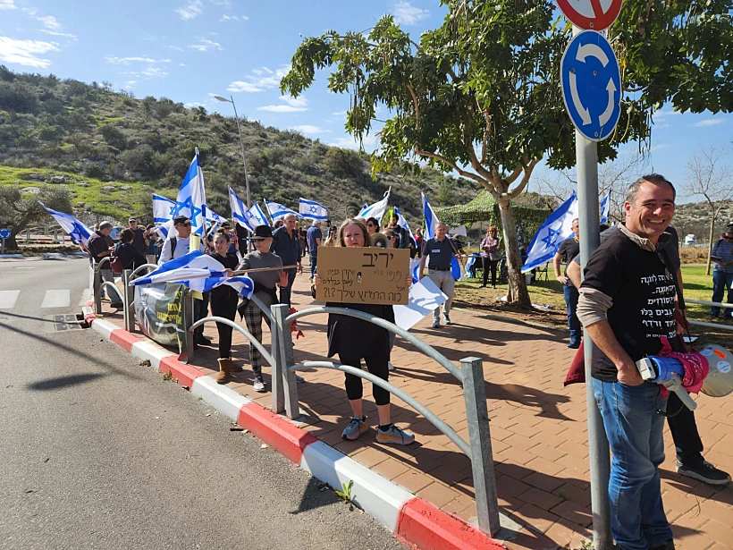 הפגנה מול ביתו של שר המשפטים יריב לוין, הבוקר