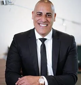 עו"ד עופר אלמוג