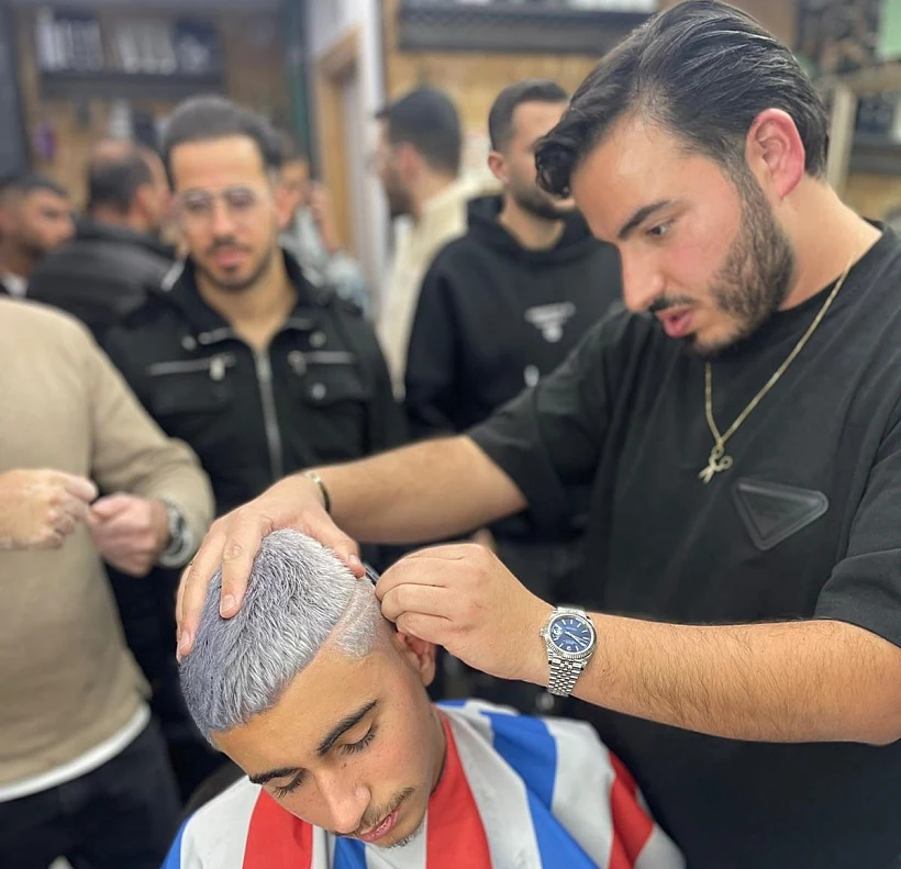 דניאל מקס, מספרת ראש קצוץ בנתניה