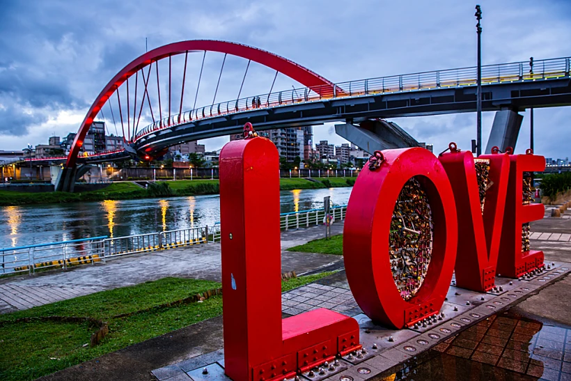 'גשר הקשת בענן' סונגשאן בטאייפיי, טאייוואן