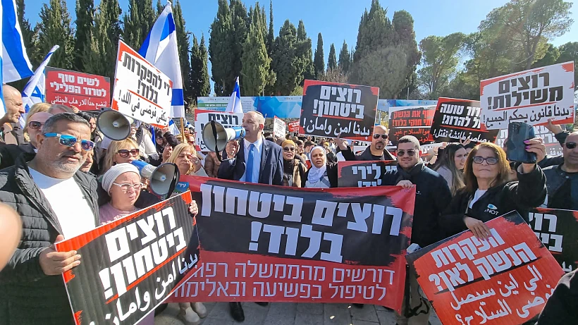 בצל האלימות והפשיעה, תושבי לוד מפגינים בי-ם: ''רוצים ביטחון''