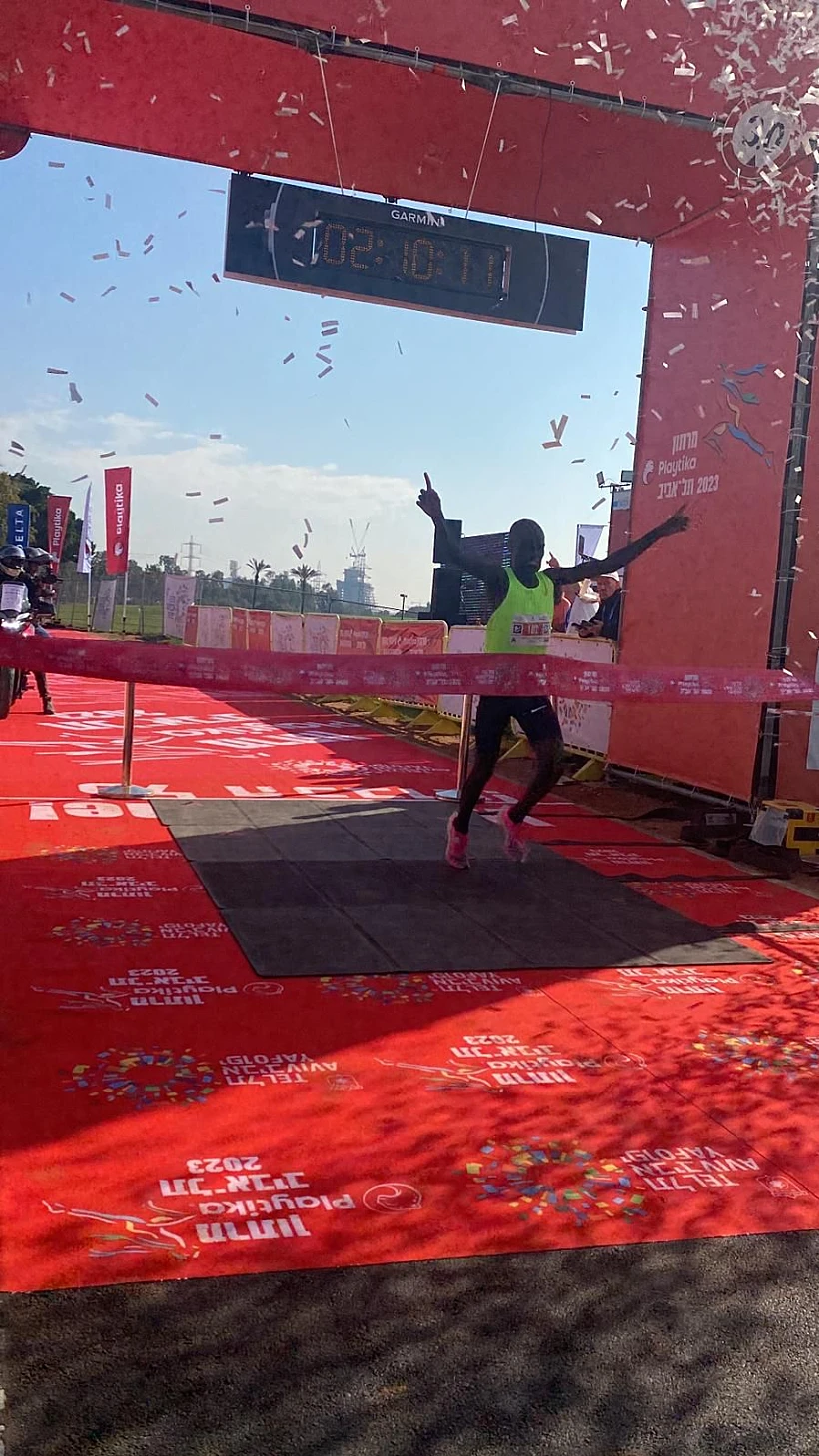הזוכה במרתון תל אביב דומיניק קיפנגנו מיביי