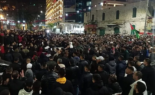 מאות פלסטינים בשכם, הלילה