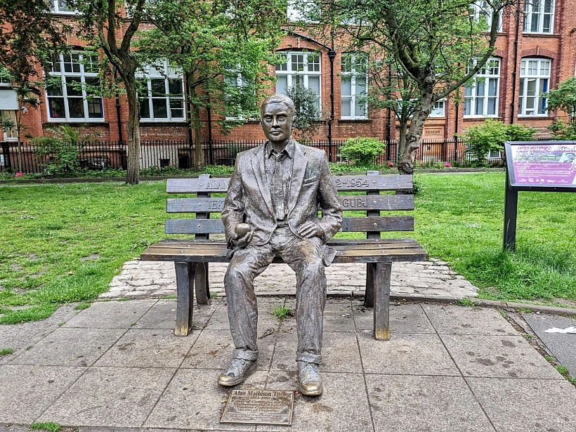 אנדרטה לזכרו של אלן טיורינג