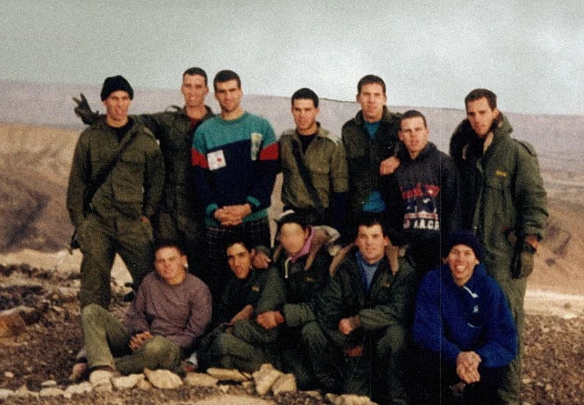 עמנואל מורנו יחד עם חבריו לצוות