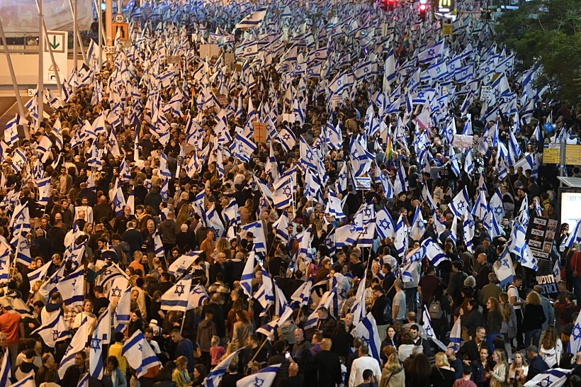 מאות אלפים מפגינים בתל אביב